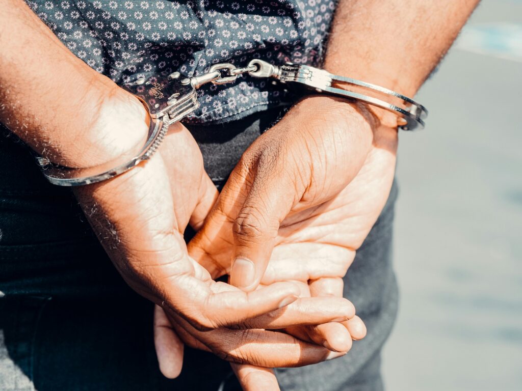 Conozca sus derechos: ¿qué hacer si le detienen?